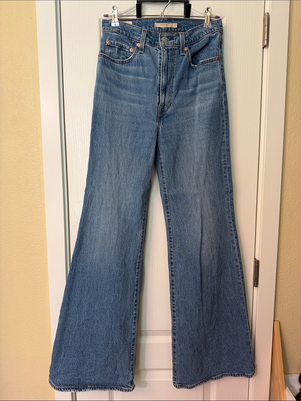Levi’s Ribcage Bell Jeans